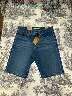 Levi’s Women’s Bermuda shaping Blue Denim Shorts -